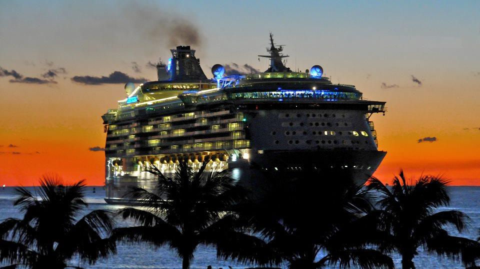 CRUCEROS ROYAL CARIBBEAN LIBERTY OF THE SEAS OFERTAS DESCUENTOS ULTIMA HORA